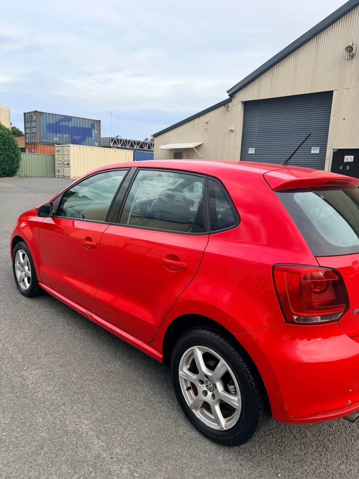 
								Volkswagen polo 2011 full									