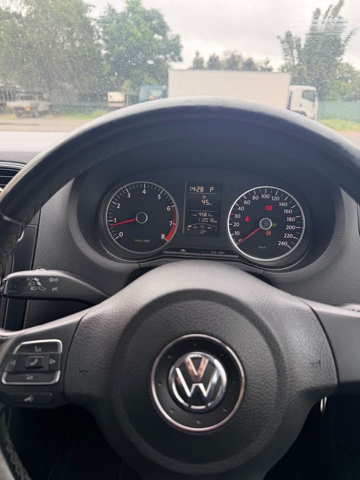 
								Volkswagen polo 2011 full									