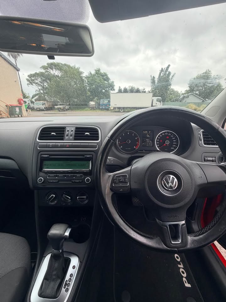 
								Volkswagen polo 2011 full									