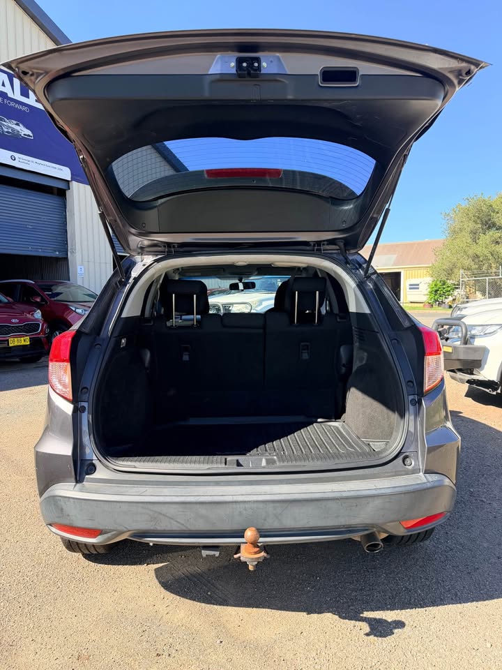 
								Honda hr-v 2017 full									