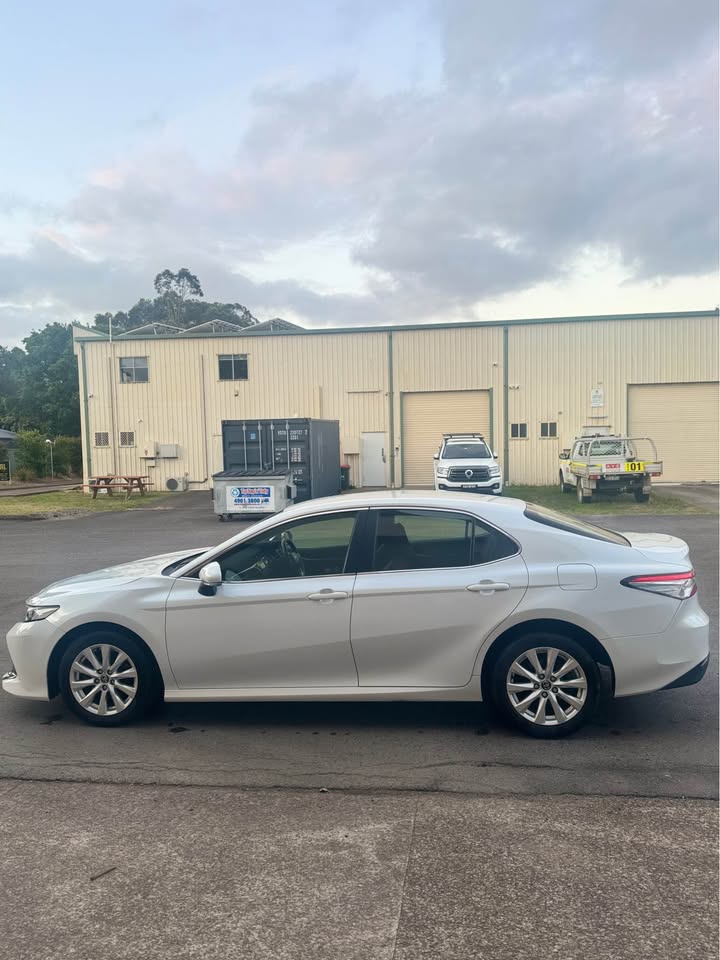 
								2018 Toyota camry full									