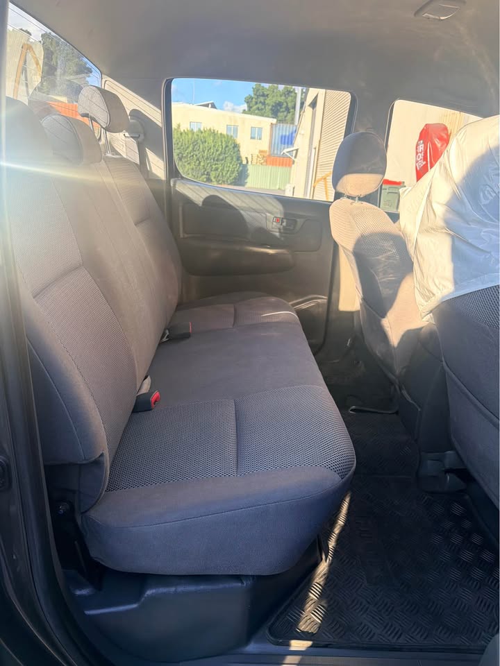
								2012 Toyota Hiace full									