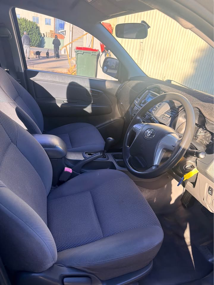 
								2012 Toyota Hiace full									
