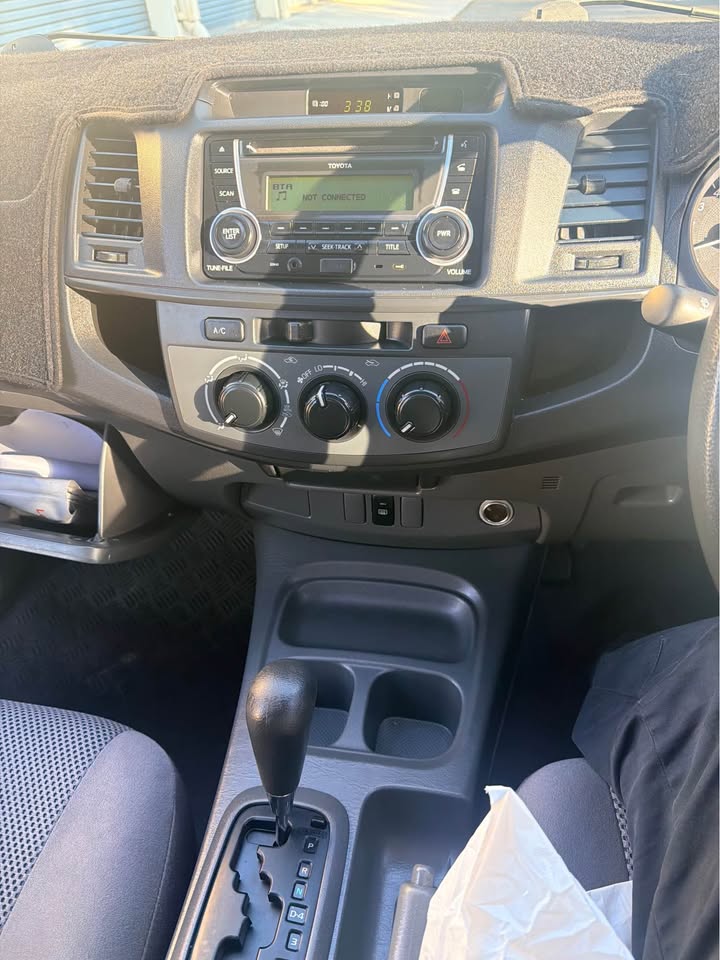 
								2012 Toyota Hiace full									