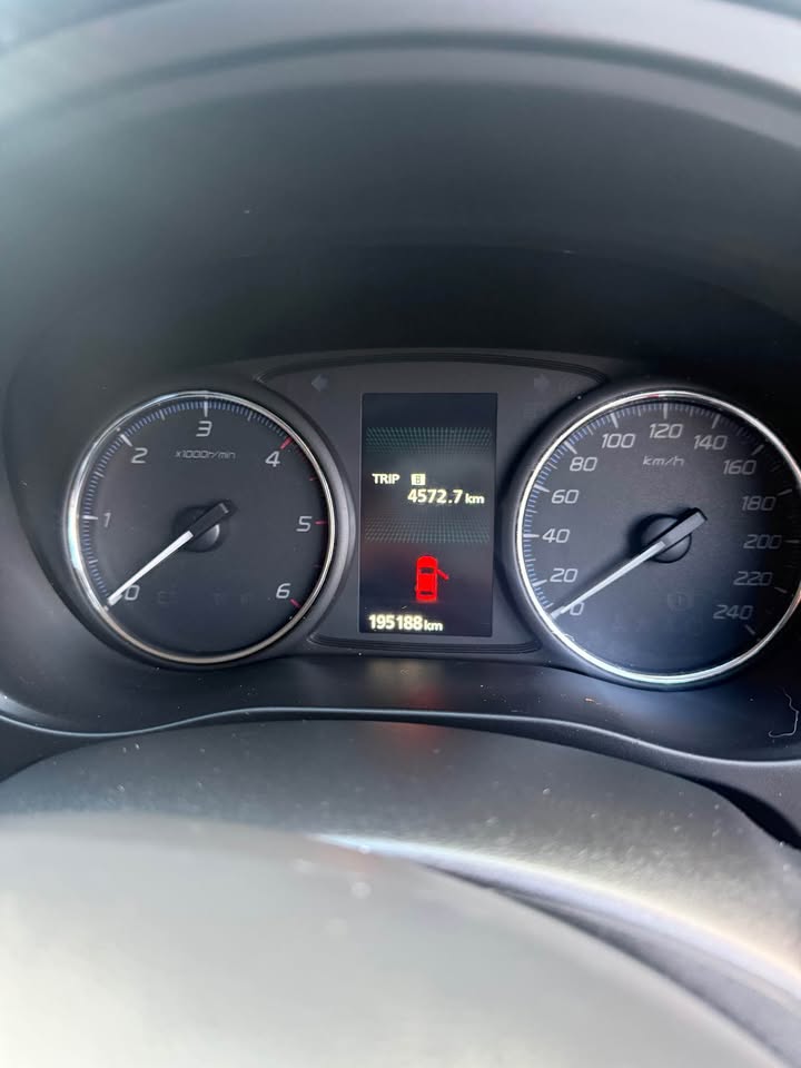 
								Mitsubishi Outlander 2014 full									