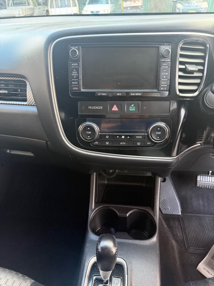 
								Mitsubishi Outlander 2014 full									