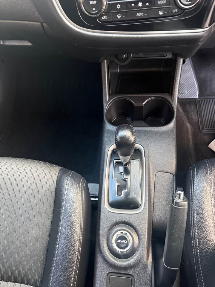 
								Mitsubishi Outlander 2014 full									