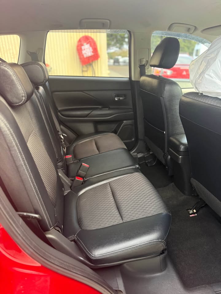 
								Mitsubishi Outlander 2014 full									