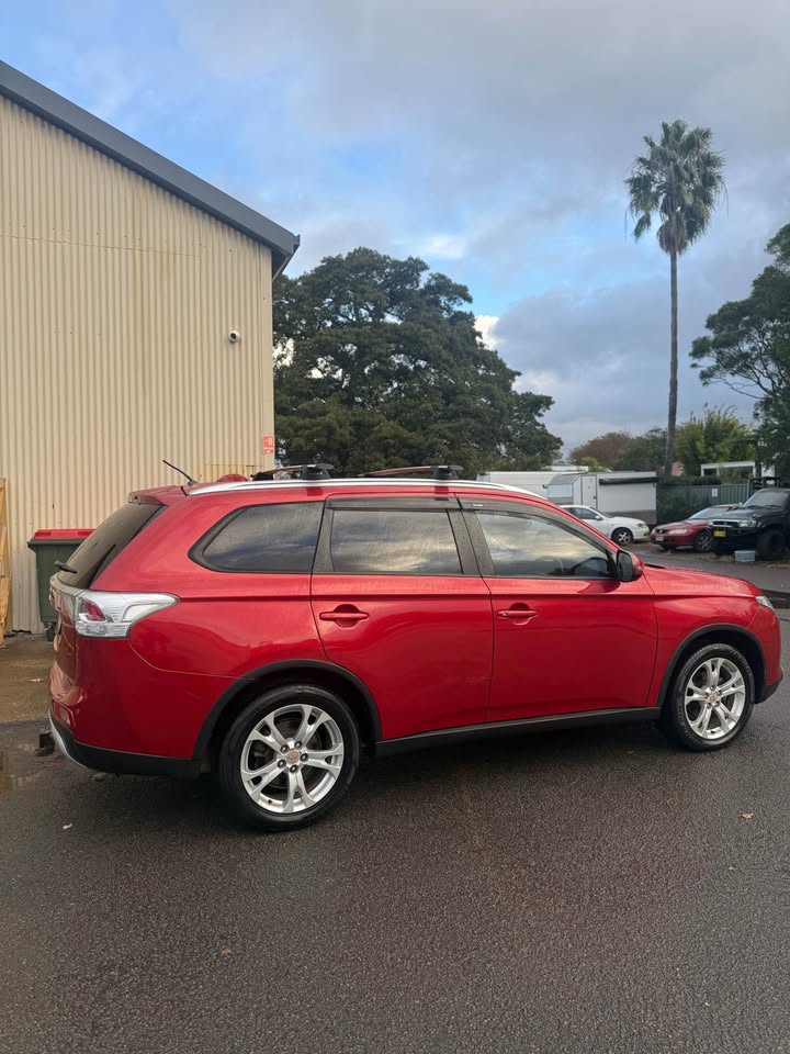 
								Mitsubishi Outlander 2014 full									