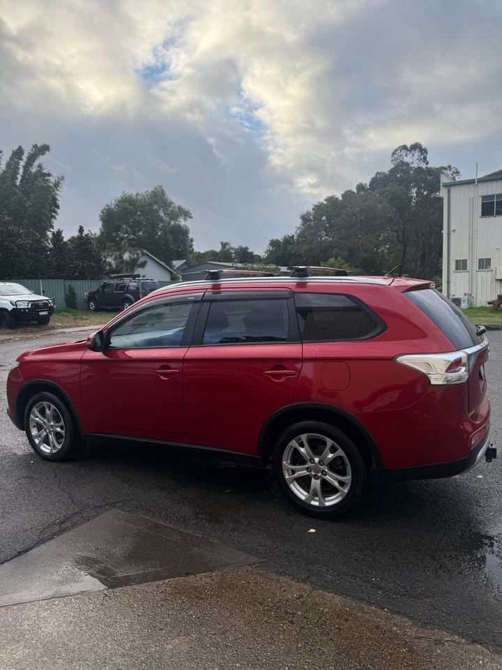 
								Mitsubishi Outlander 2014 full									
